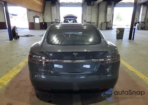 2018 Tesla Model S z USA, uszkodzony, nr VIN 5YJSA1E20JF273853